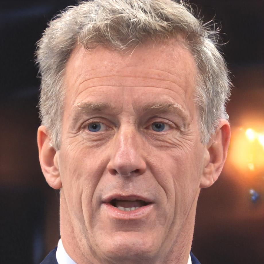 Álvaro Mendoza, Especialista en Finanzas Empresariales